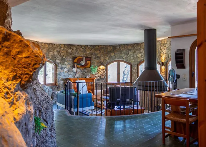 Tatil Evi Casa Roca Vista A Unique Built On A Rock With Breathtaking Views Girona