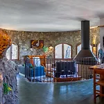 Hébergement de vacances Casa Roca Vista A Unique Built On A Rock With Breathtaking Views Gérone