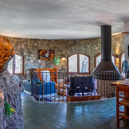 Vakantiehuis Casa Roca Vista A Unique Built On A Rock With Breathtaking Views Gerona