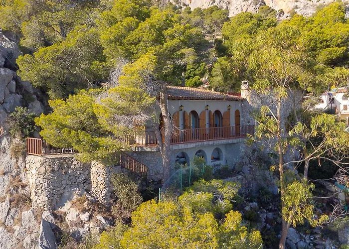 Casa Roca Vista A Unique Built On A Rock With Breathtaking Views Dom wakacyjny Girona