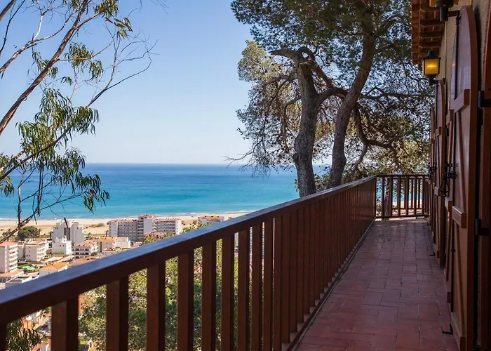 Dom wakacyjny Casa Roca Vista A Unique Built On A Rock With Breathtaking Views Girona